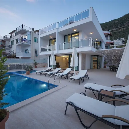 Villa Rose 1 *